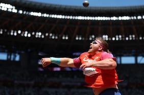 Ryan Crouser arrasa en el lanzamiento de la bala con récord olímpico