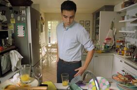 ¿Tienes los dedos crespos? Más de 20 mil hombres han hecho test para ver si tienen o no limitaciones para hacer tareas domésticas y de cuidado