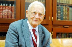 “Amó a Chile”: pesar por la muerte del influyente pensador francés Alain Touraine