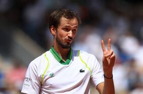 Del amor en Roma al fastidio en París: Medvedev se enfrenta al público en su sorpresiva eliminación de Roland Garros