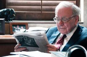 Decisión de Fitch no asusta al magnate Warren Buffett y apuesta por la deuda a corto plazo de EEUU