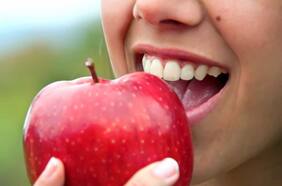 Esto es lo que le pasa a tu organismo si comes una manzana todos los días, según una dietista de Harvard