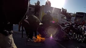 Mujer quemó su moto mientras era fiscalizada en Independencia: iba sin documentos