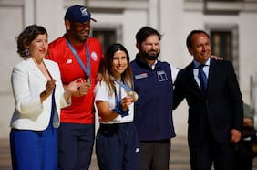 Francisca Crovetto y Yasmani Acosta reciben un emotivo homenaje en La Moneda