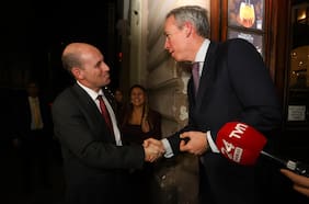 Alessandri reúne a exconvencionales y figuras de derecha para conmemorar los cuatro años del triunfo del Rechazo