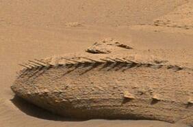 “La estructura más extraña jamás vista en Marte”: Nasa detecta roca con forma de hueso en el planeta rojo