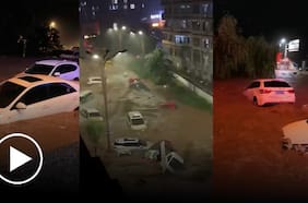 Decenas de autos son arrastrados por las calles tras intensas lluvias en China