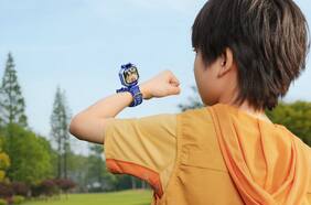Por qué los padres en China prefieren relojes inteligentes antes que celulares para sus hijos