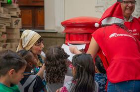 Desde apadrinar una carta hasta donar una cena: las opciones para solidarizar en Navidad