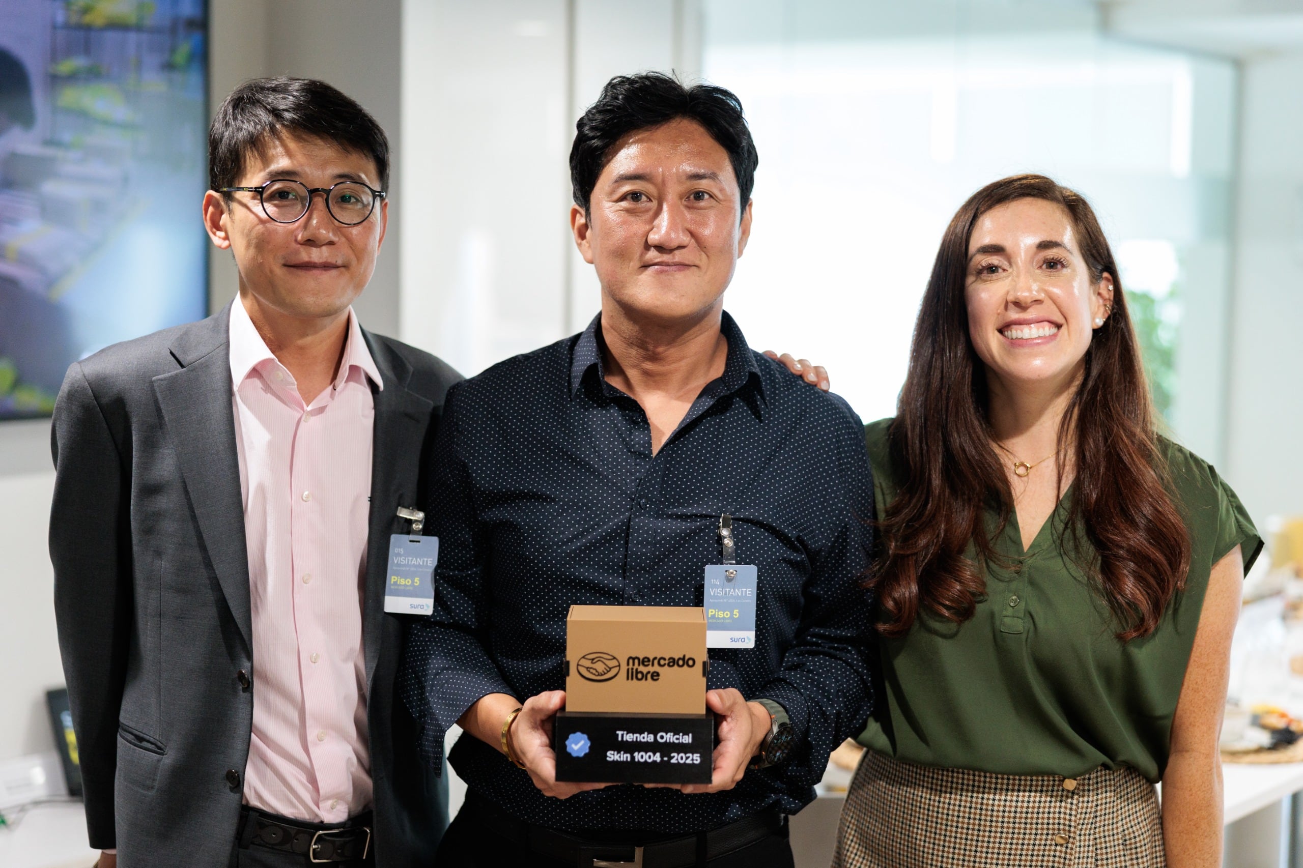 Jaegeol Lee, Presidente de Importadora Tetra C/Kosmeticos y Jungkuk (David) Kim, Director general de Importadora Tetra C/Kosmeticos