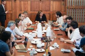¿La tercera es la vencida? Oficialismo programa para octubre cónclave para delinear estrategia constitucional