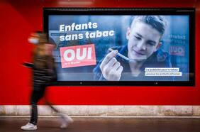 El duro plan de Francia contra el tabaco: su precio seguirá subiendo y no se podrá fumar en parques y bosques