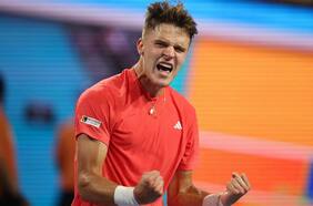 Jakub Mensik da el batacazo en Miami y evita el título 100 de Novak Djokovic