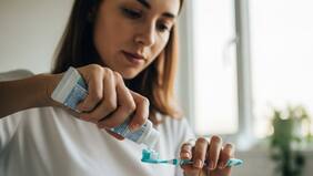 Cuáles son las pastas dentales en Chile que tienen fluoruro de estaño, compuesto que causa lesiones bucales