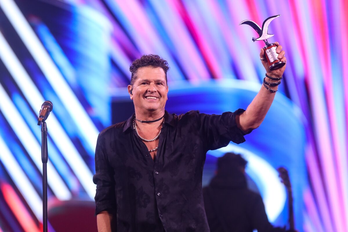El show de Carlos Vives en el Festival de Viña con Claudio Bravo - La Tercera