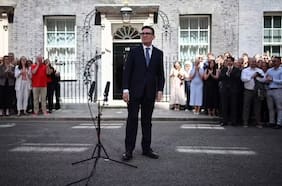 Indigencia y reactivación económica: las promesas del discurso de asunción de Andy Burnham como primer ministro británico