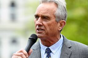 El activista antivacunas Robert F. Kennedy Jr. lanza candidatura presidencial demócrata en EE.UU.