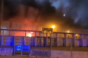 Escándalo en el fútbol italiano: hinchas del Foggia queman el estadio del clásico rival