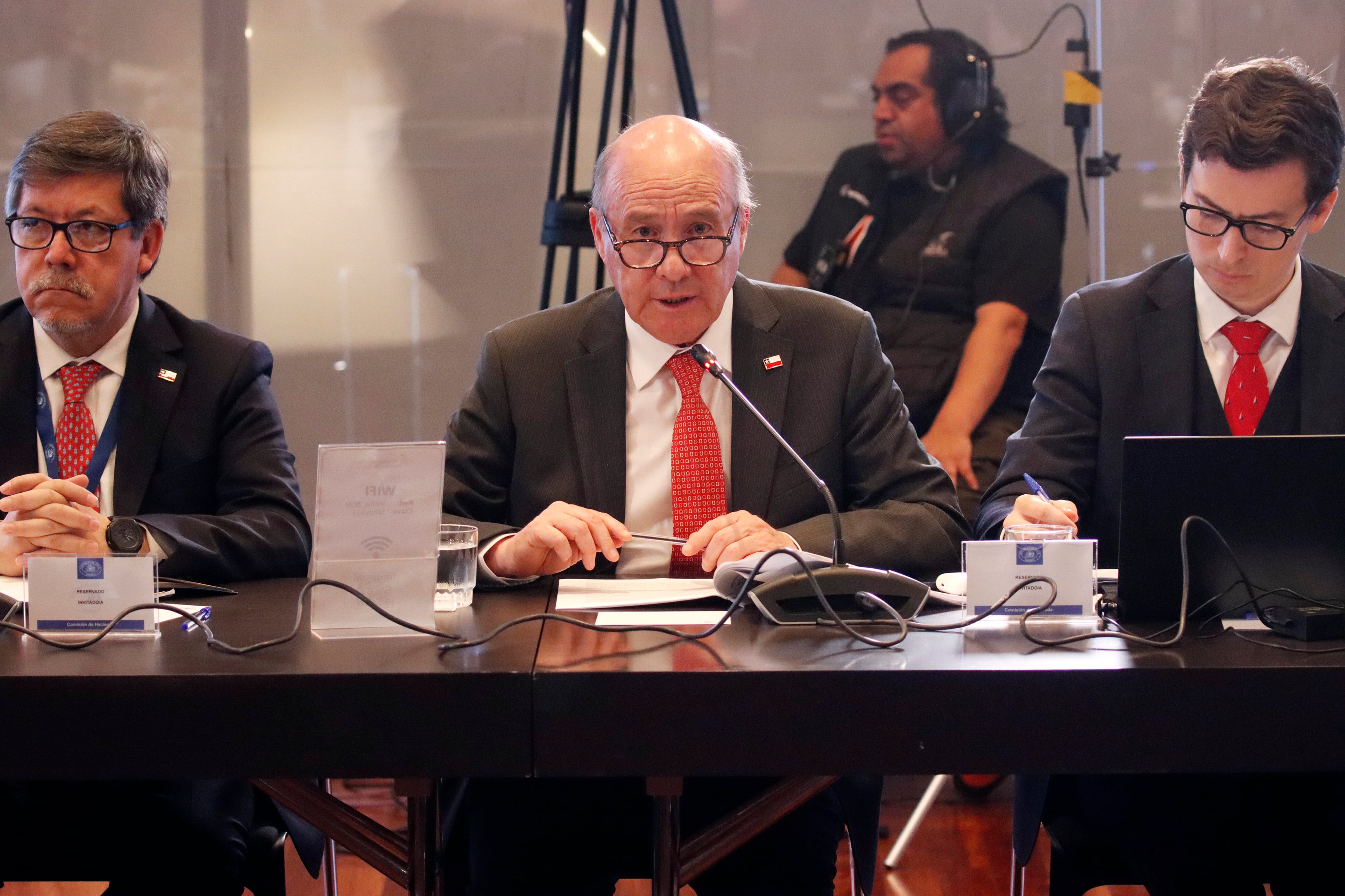 6 OCTUBRE 2026
MINISTRO DE HACIENDA, JORGE QUIROZ, DURANTE COMISION MIXTA DE PRESUPUESTO SECTOR PUBLICO 2027.
FOTO: DEDVI MISSENE
