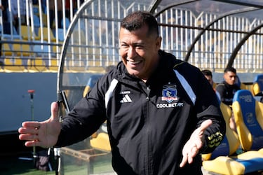 Jorge Almirón en un partido de Colo Colo.