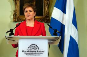Ex primera ministra de Escocia Nicola Sturgeon es arrestada como parte de una investigación a las finanzas de su partido