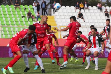 Palestino enfrenta a La Calera en La Cisterna.
