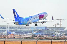 Corte de Santiago ratifica fallo que acoge demanda del Sernac contra quebrada aerolínea LAW