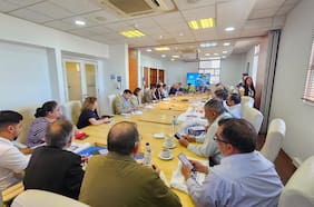 Informe releva que costo fiscal del reajuste salarial para los funcionarios públicos superaría los US$1.500 millones