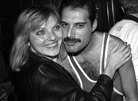 La eterna amistad de Freddie Mercury y Mary Austin: “Despierto o dormido, me sentaba todos los días junto a su cama” - La Tercera