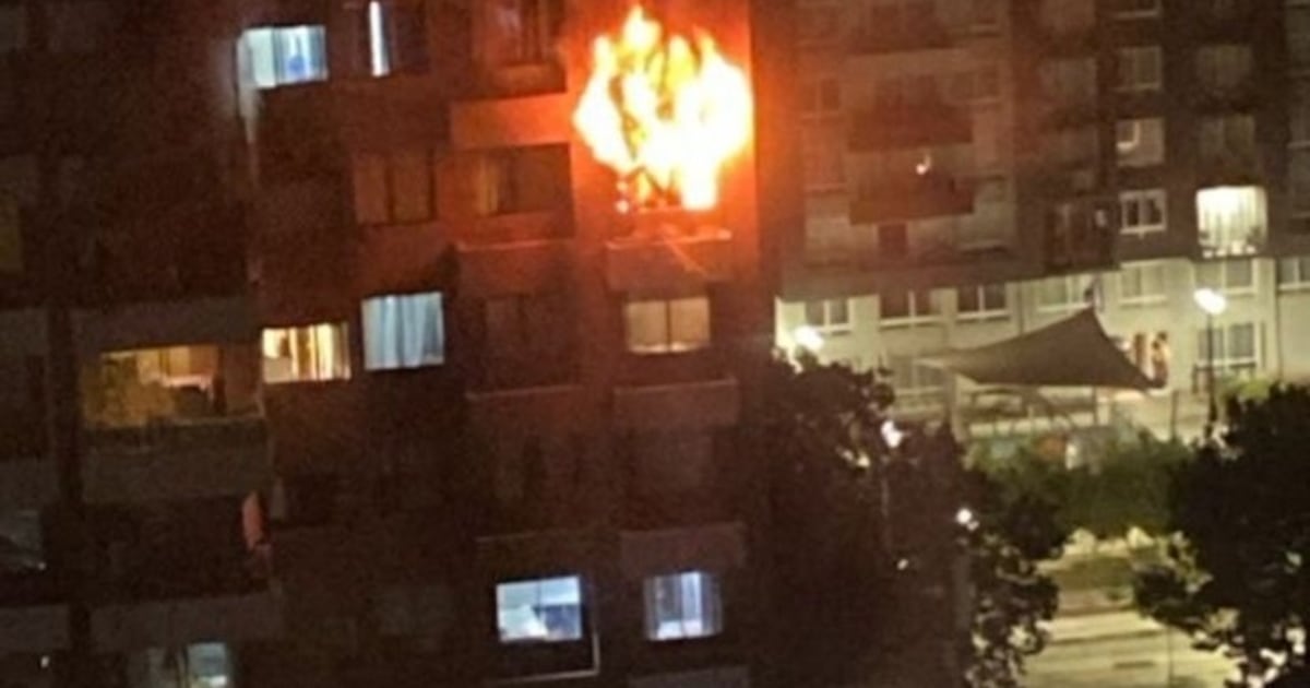 Incendio en departamento de piso 12 genera evacuación de residentes en edificio de Santiago Centro