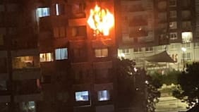 Incendio en departamento de piso 12 genera evacuación de residentes en edificio de Santiago Centro