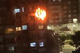 Incendio en departamento de piso 12 genera evacuación de 200 residentes en edificio de Santiago Centro