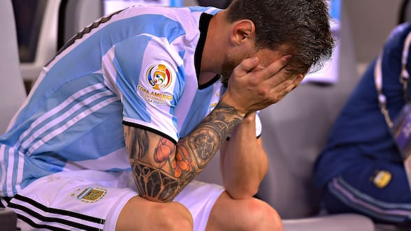 Lágrimas, respeto y una ‘bendición’: el día en que la Roja retiró por primera vez a Messi de la selección argentina