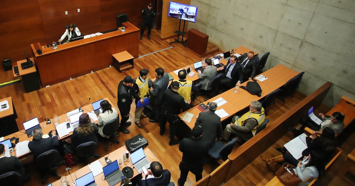 Fiscalía indaga a diputados por viajes al extranjero en semanas distritales: ¿abuso de privilegios o malentendido legal?