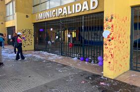 Continúan protestas en Antofagasta por muerte de profesora que denunció hostigamiento y piden renuncia del alcalde