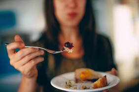 Estos son los 4 alimentos que más riesgo tienen de provocarte diabetes y que probablemente comes a menudo