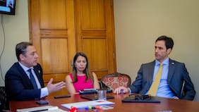 Diputados libertarios piden al gobierno indultos para militares y carabineros condenados durante el estallido social