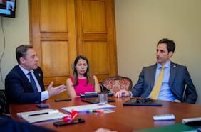 Diputados libertarios piden al gobierno indultos para militares y carabineros condenados durante el estallido social