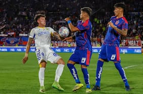 Múltiples polémicas y quejas en alza: la mano no cobrada contra la U llena de críticas al arbitraje y a Roberto Tobar