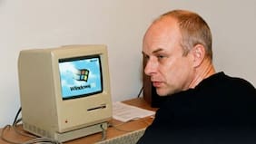 Brian Eno y el sonido de Windows 95: historia del hit compuesto en una Mac