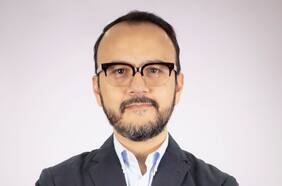 Alí Siles, experto en masculinidades: “Hay una intención de cambio, pero en la dinámica de grupo de los amigos hombres, eso se pierde”