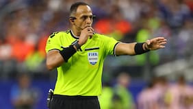 Quién es Ismail Elfath, el árbitro de la semifinal del Mundial que genera polémica en Inglaterra por su vínculo con Messi