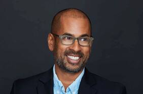 Rumaan Alam, escritor: “En Estados Unidos es más fácil tenerle miedo a un negro, a un pobre o un migrante”