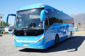 Ponen en marcha 40 buses eléctricos que conectarán Tiltil con Santiago y Colina
