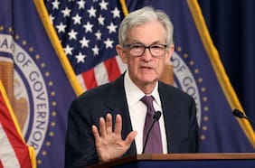 Powell indica que la Fed espera mayor claridad sobre políticas de Trump antes de mover las tasas