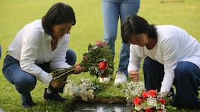 Keiko Fujimori inicia jornada electoral con visita a la tumba de su padre en Lima