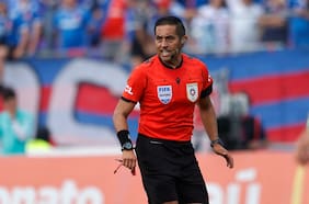 Javier Castrilli destroza a Francisco Gilabert por anular el gol de la U: “Es un desastre, no puede ser árbitro”