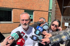 Gobernador Saffirio entrega al Ministerio Público auditoría de la gestión de Rivas: informe arrojó $79 mil millones sin rendir