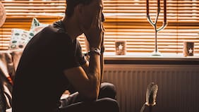 6 métodos para dejar de pensar demasiado y sentir más calma, según los psicólogos