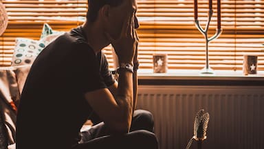 6 métodos para dejar de pensar demasiado y sentir más calma, según los psicólogos